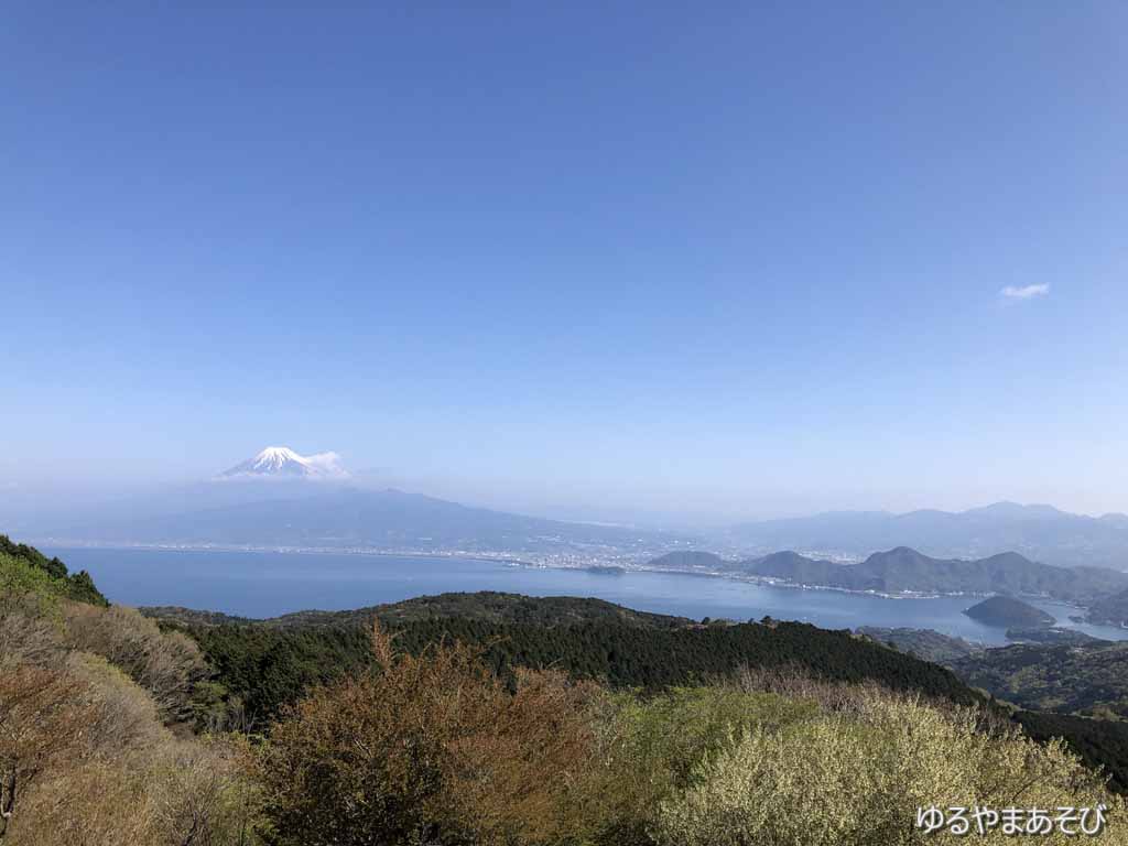 富士山と駿河湾の眺望（だるま山高原レストハウス）