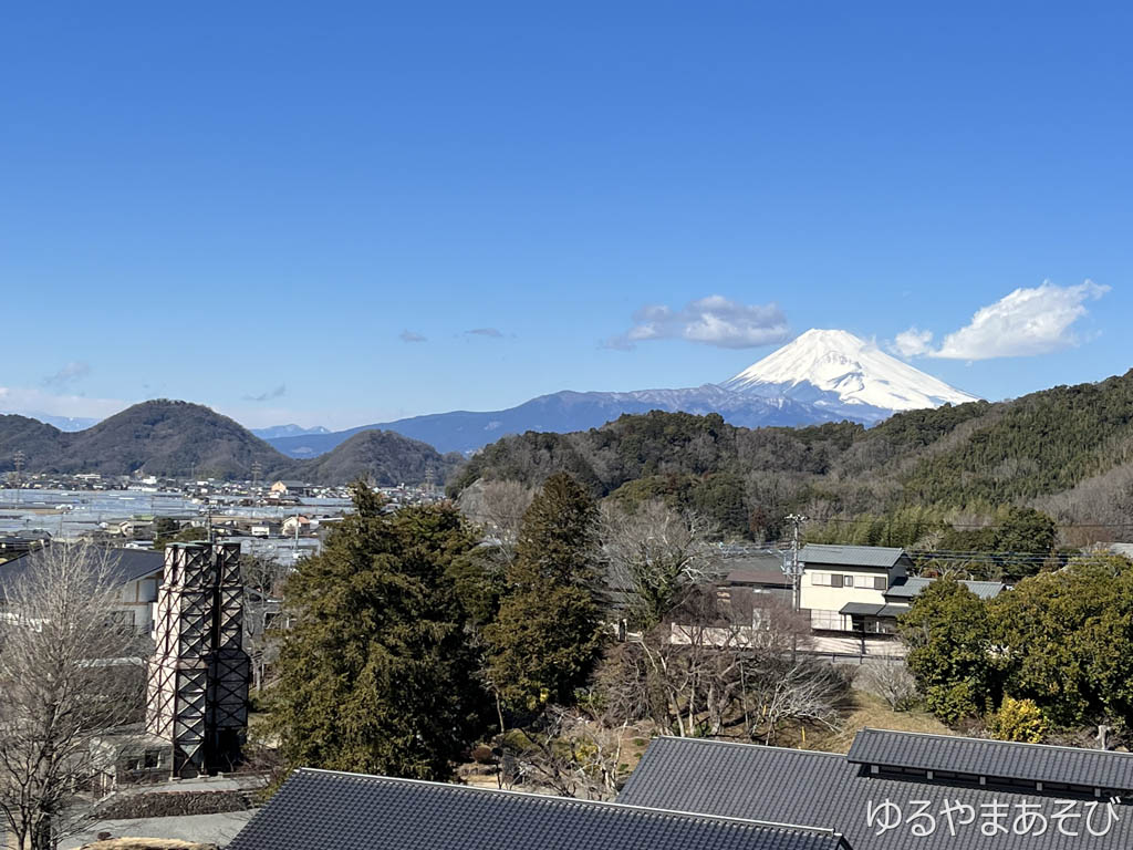 茶畑眺める2つの世界遺産「韮山反射炉」と「富士山」