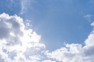 青空と雲（日差し）