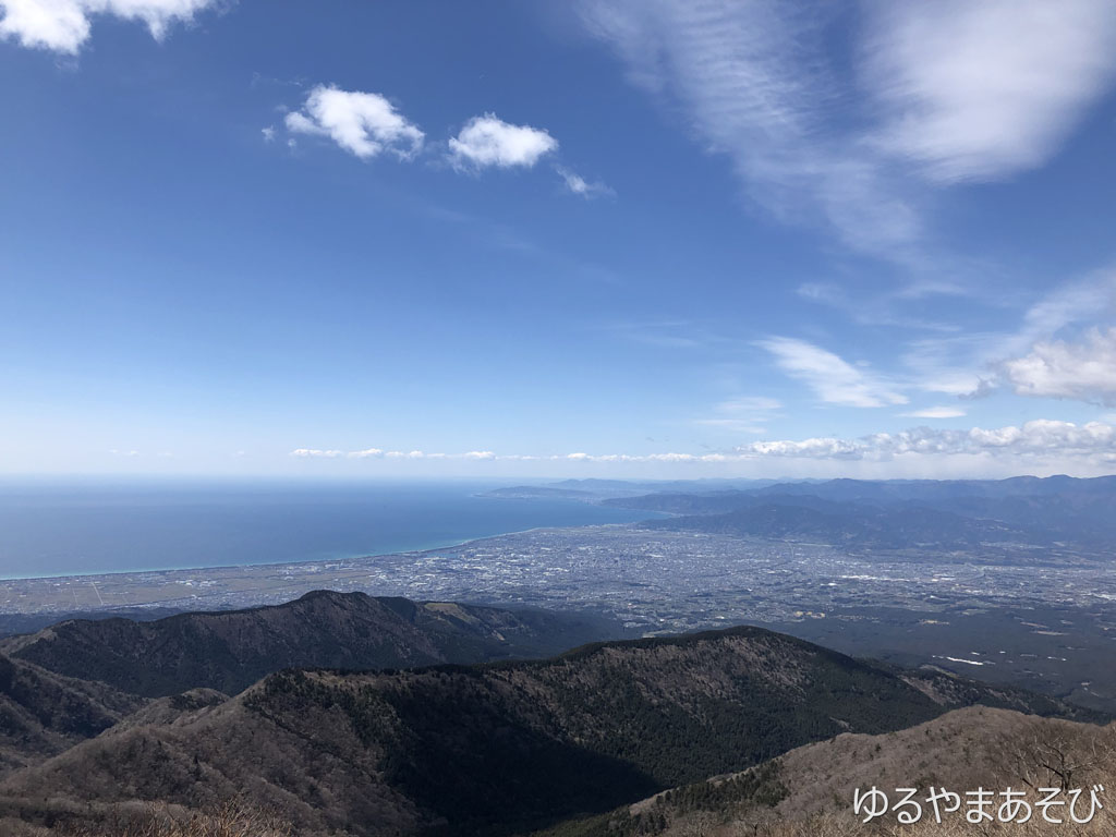 越前岳山頂からの駿河湾と富士市街地の眺望