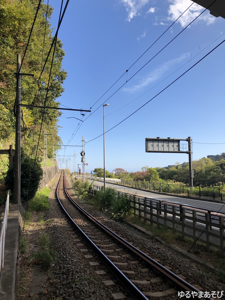 箱根登山鉄道のまっすぐに伸びる線路