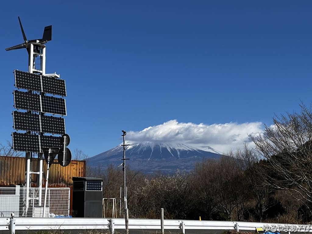 太陽光発電所と富士山