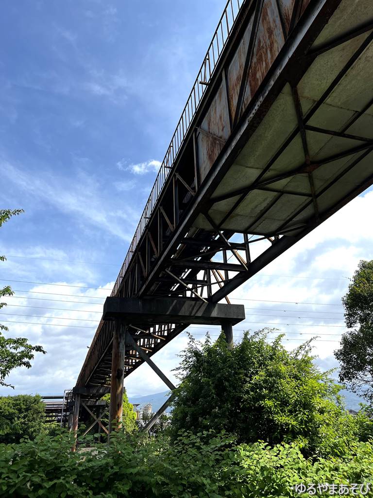 富士製紙工場に架かる鉄橋
